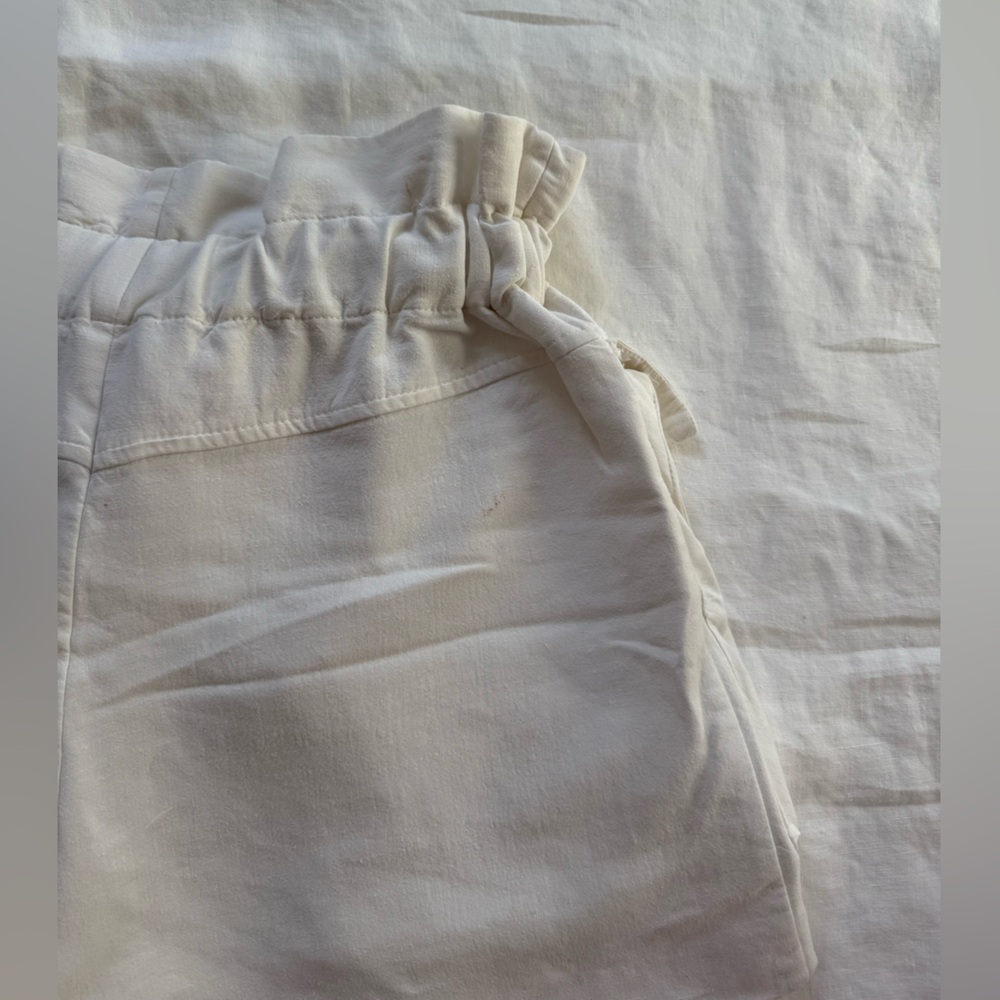 Zara Women's Ecru Cargo Shorts - Picture 5 of 7